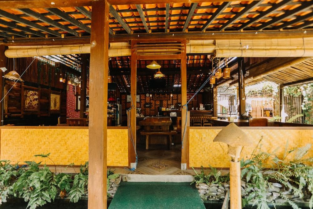 Vaccinated Staff - Oyo 1230 Kampoeng Osing Syariah Guesthouse بانيووانجى المظهر الخارجي الصورة